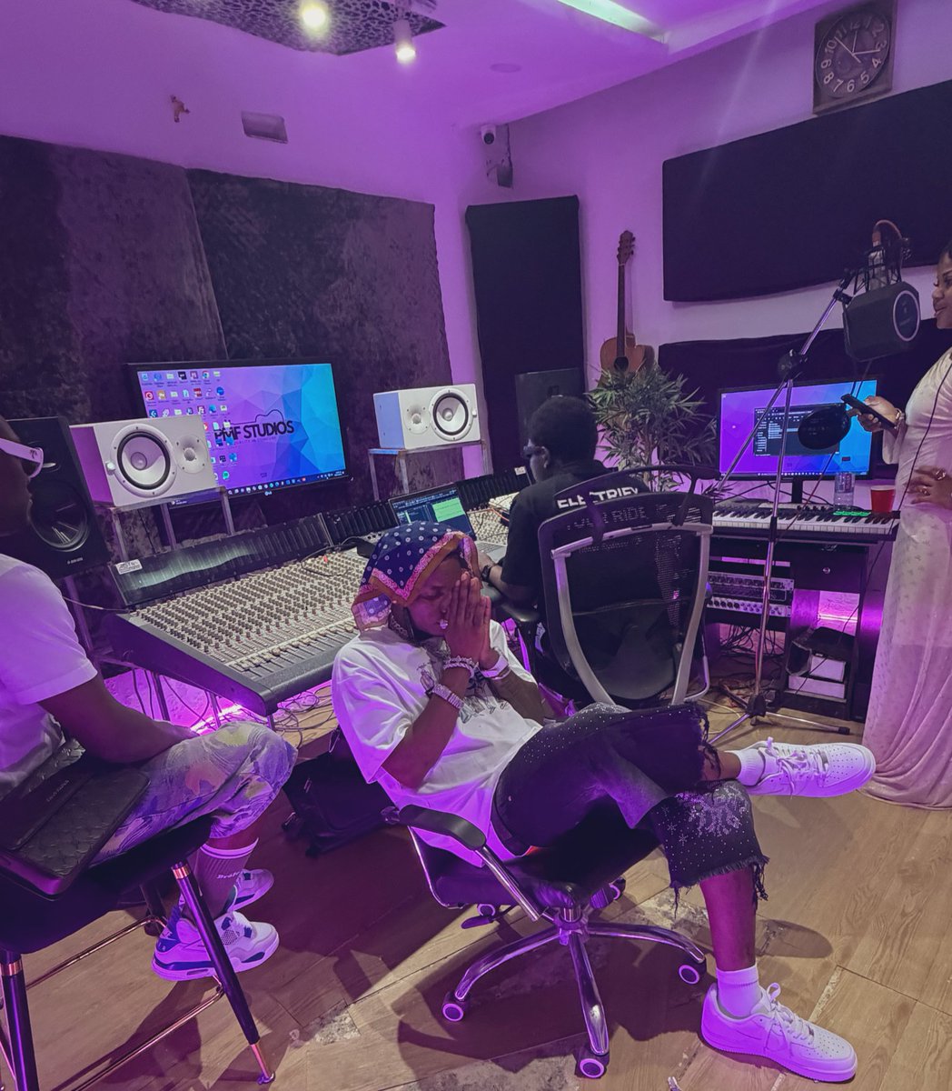 Each time I record a new love  song deep-down I feel a twinge of joy ❤️💫💿
#maxterb 
#newmusicsoon 🎶🦅