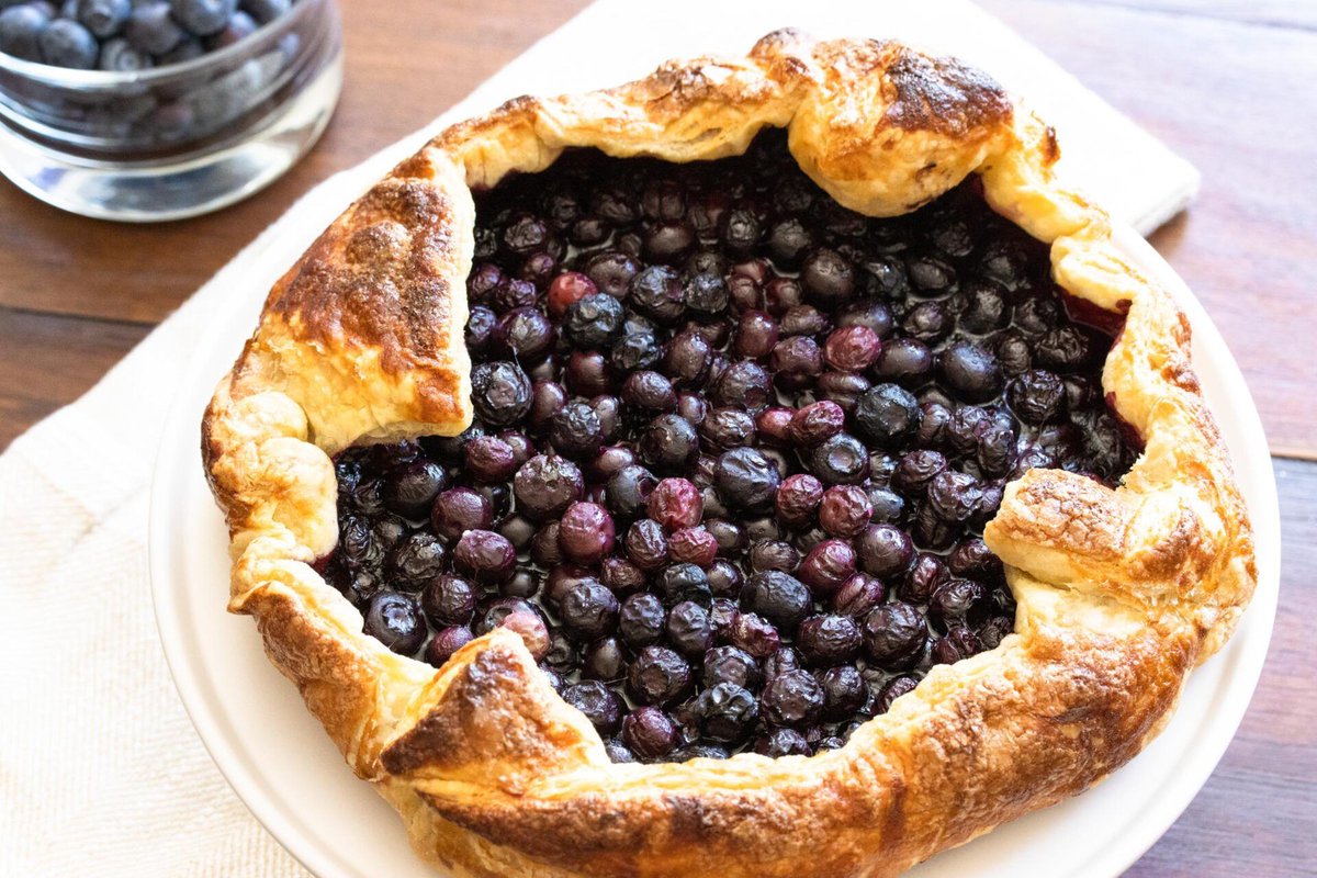 Puff Pastry Blueberry 🫐Flaky, bright, and perfect for a Valentine treat.

giangiskitchen.com/puff-pastry-bl…

#ValentinesDessert #BerryRecipes #HomeBaking #GiangisKitchen