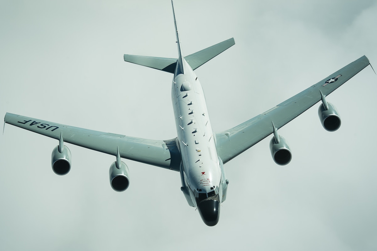 MenchOsint's tweet photo. ⚡️✈️ According to Chinese Satelitte imagery, US Air Force's most important Reconaissance Plane deployed in the region (13 days ago) has started gathering intelligence on Iran in the past 24 hours (with transponders switched off). 

Considering the movement of F-35A to the region, it indicates the U.S. is increasing its readiness to attack Iran. (Illustrative img)
