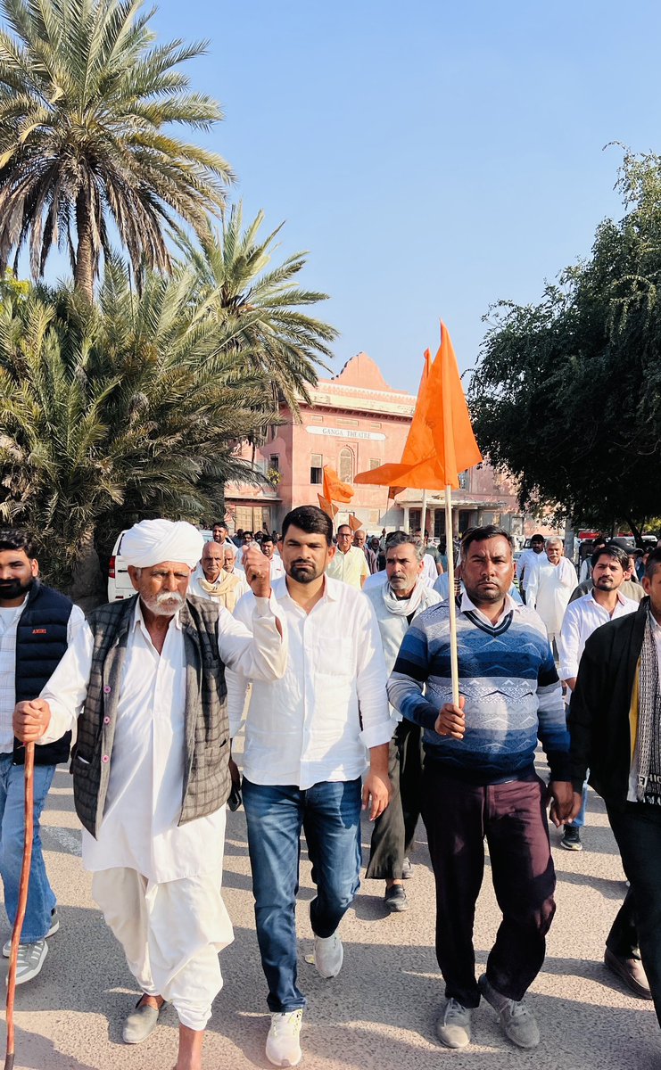 Ramniwaskukna's tweet photo. खेजड़ी और पर्यावरण को बचाने की लड़ाई में बुज़ुर्ग भी पूरी मजबूती से डटे हुए इसलिए नौजवानों से निवेदन है की इस लड़ाई में बढ़ चढ़कर सहयोग करें।
#खेजड़ी_बचाओ_महापड़ाव  #खेजड़ी_बचाओ
#WeWillSaveKhejari #मैं_भी_पर्यावरण_प्रेमी
#खेजड़ी_सत्याग्रह  #राजस्थान_सरकार_खेजड़ी_बचाओ https://t.co/8EnBhRTDIP