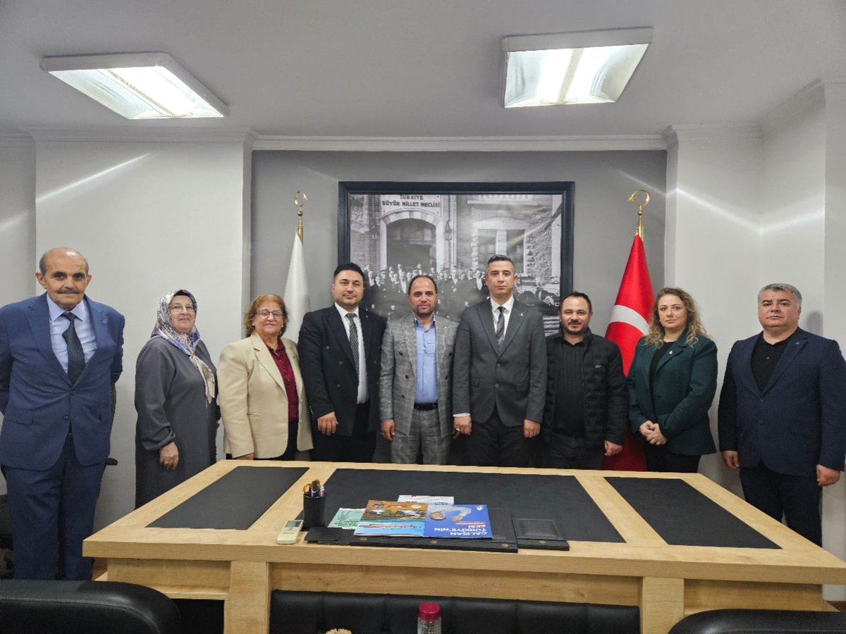 Bugün Yeniden Refah Partisi İzmit İlçe Başkanı Sayın Mustafa Şahin ve ilçe başkan yardımcısı Sn. Ali Sarıtepe'yi  ağırlamaktan mutluluk duyduk. 

Ülkemizin geleceğine dair kıymetli istişarelerde bulunduğumuz Sayın Başkanımıza ve kıymetli yönetimine nazik ziyaretleri ve hoş