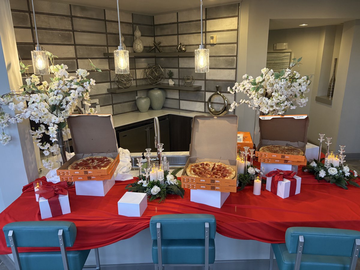 TheExchange_BC's tweet photo. Thank you to everyone who came out on Monday for our pizza event! We loved seeing so many of you and spending time together as a community. A big thank you to Ms. Simon for helping us with the decorations — everything looked amazing, and we truly appreciate your... https://t.co/TrQJvo8Tc5