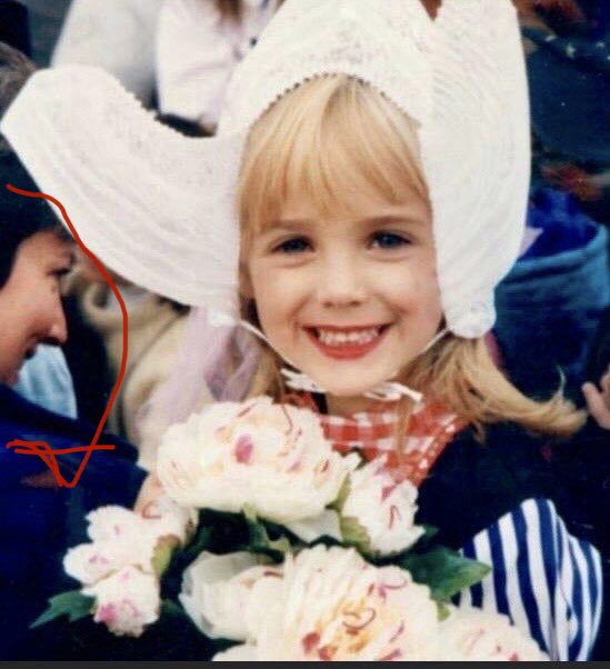 ‼️Here’s another rabbit hole for you. This is JonBenét Ramsey around the time of her last beauty pageant…Who do you see circled in red? Who does that look like to you? 

I’ll just leave this here….