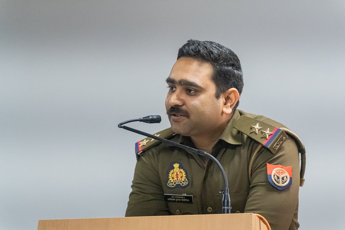 DcpCrimeKanpur's tweet photo. साइबर अपराध की रोकथाम हेतु चलाए जा रहे अभियान के क्रम में साइबर सेल द्वारा महाराणा प्रताप इंटरनेशनल स्कूल, कल्याणपुर कानपुर में गोष्ठी आयोजित की गई।उपस्थित छात्र-छात्राओं एवं अध्यापकगणों को साइबर अपराध से बचाव के उपायों की विस्तृत जानकारी प्रदान की गई।
@kanpurnagarpol @Uppolice https://t.co/Ke7KolUBVk