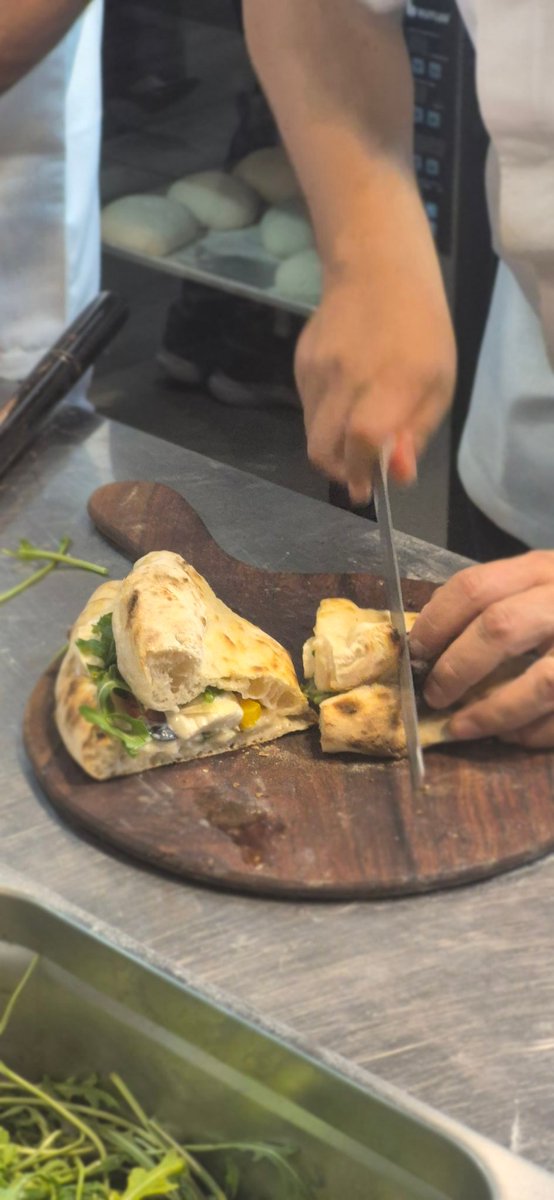 delianceindia's tweet photo. Wrapping up Pizza Master’s Class #002 🍕
At URBAN ELITE’s, we believe true progress in hospitality comes from skill, ingredient knowledge & hands-on learning.
Grateful to every chef who brought passion & curiosity.
#PizzaMastersClass #UrbanElite #PizzaEducation #ChefCommunity https://t.co/2zgWykCMks