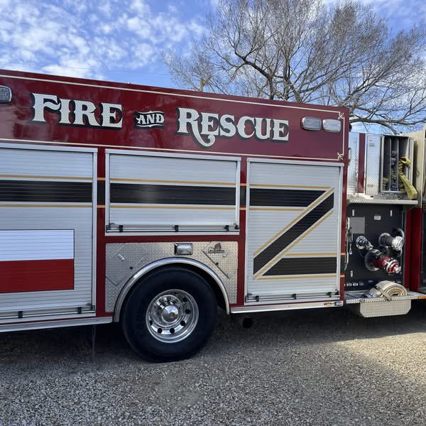 TexanReport's tweet image. 🚒👏 Barry VFD Receives New Fire Engine Through VFD Assistance Program Grant 👏🚒

#BarryTX #VFD #TexasFire #TexasAMForestService #VolunteerFireDepartment #PublicSafety #TexasNews