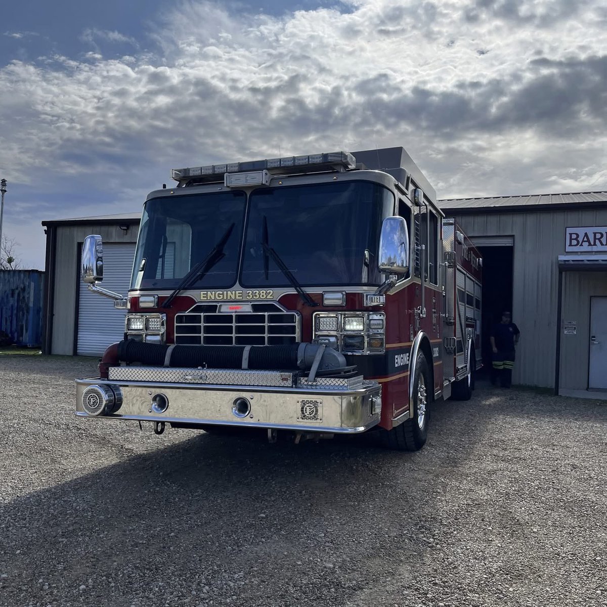 TexanReport's tweet image. 🚒👏 Barry VFD Receives New Fire Engine Through VFD Assistance Program Grant 👏🚒

#BarryTX #VFD #TexasFire #TexasAMForestService #VolunteerFireDepartment #PublicSafety #TexasNews