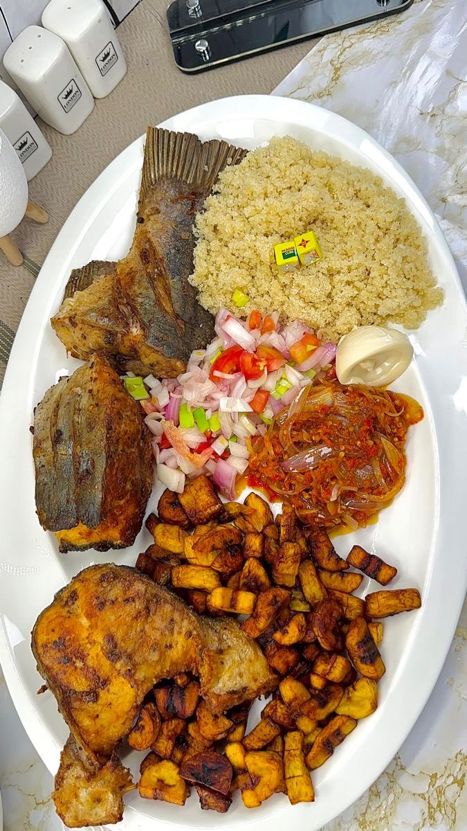 AfricaFirsts's tweet photo. Acheke (Attieke), a popular dish from Ivory Coast 🇨🇮, also enjoyed in Ghana 🇬🇭 and Benin 🇧🇯, where seasoning cubes are eaten raw.

Would you eat raw seasoning cube? https://t.co/Z6PYoz0OwP