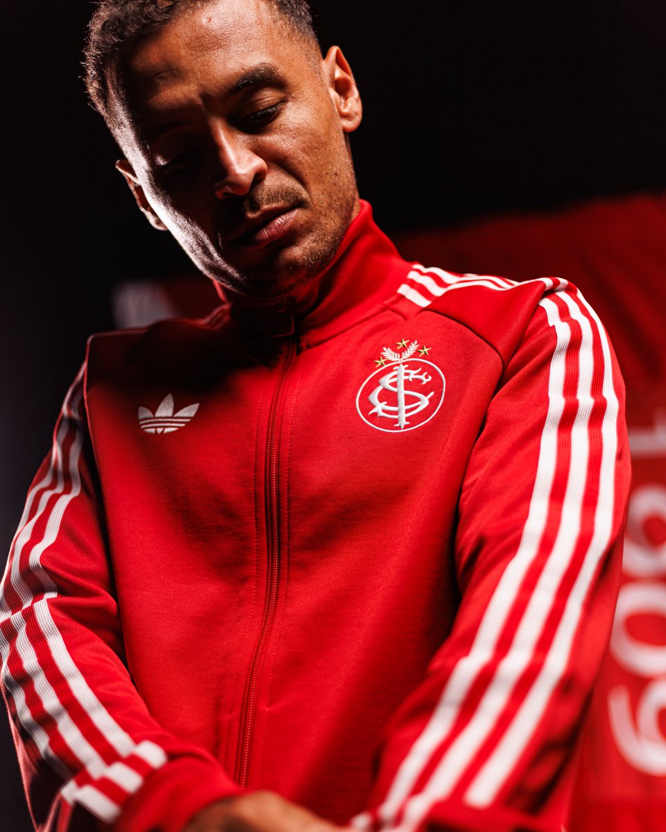 SCInternacional's tweet photo. Classe e elegância é com Alan Patrick e @adidasoriginals. A nova coleção já está disponível na Inter Store online e nas lojas físicas. Garante a tua. Edição limitada: https://t.co/dTPsPu55yZ 🎩🇦🇹 https://t.co/kdSoBpf5lz