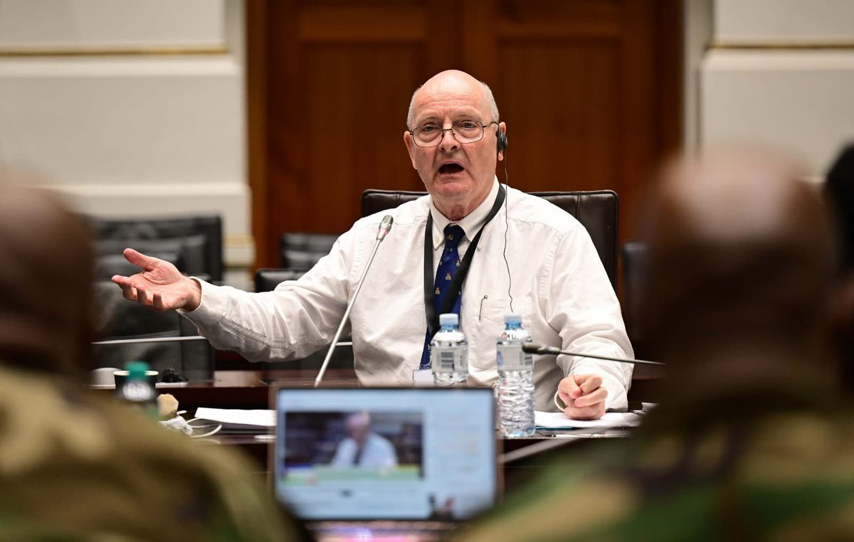 Man’s NOT Barry Roux tweet media