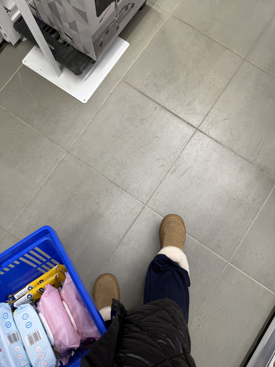 ⚜️Findom Feet Queen⚜️ tweet media