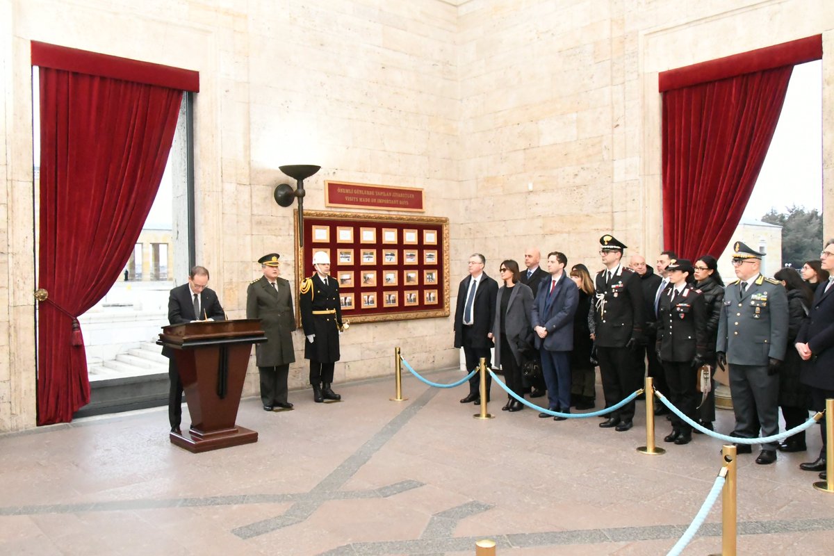 L'Ambasciatore <a href="/beppemanzo/">Giuseppe Manzo</a>, accompagnato dalla consorte Alma e dal personale dell'Ambasciata, ha reso omaggio al Fondatore e primo Presidente della Repubblica di Turchia🇹🇷, Mustafa Kemal Ataturk, presso il Mausoleo Anitkabir.