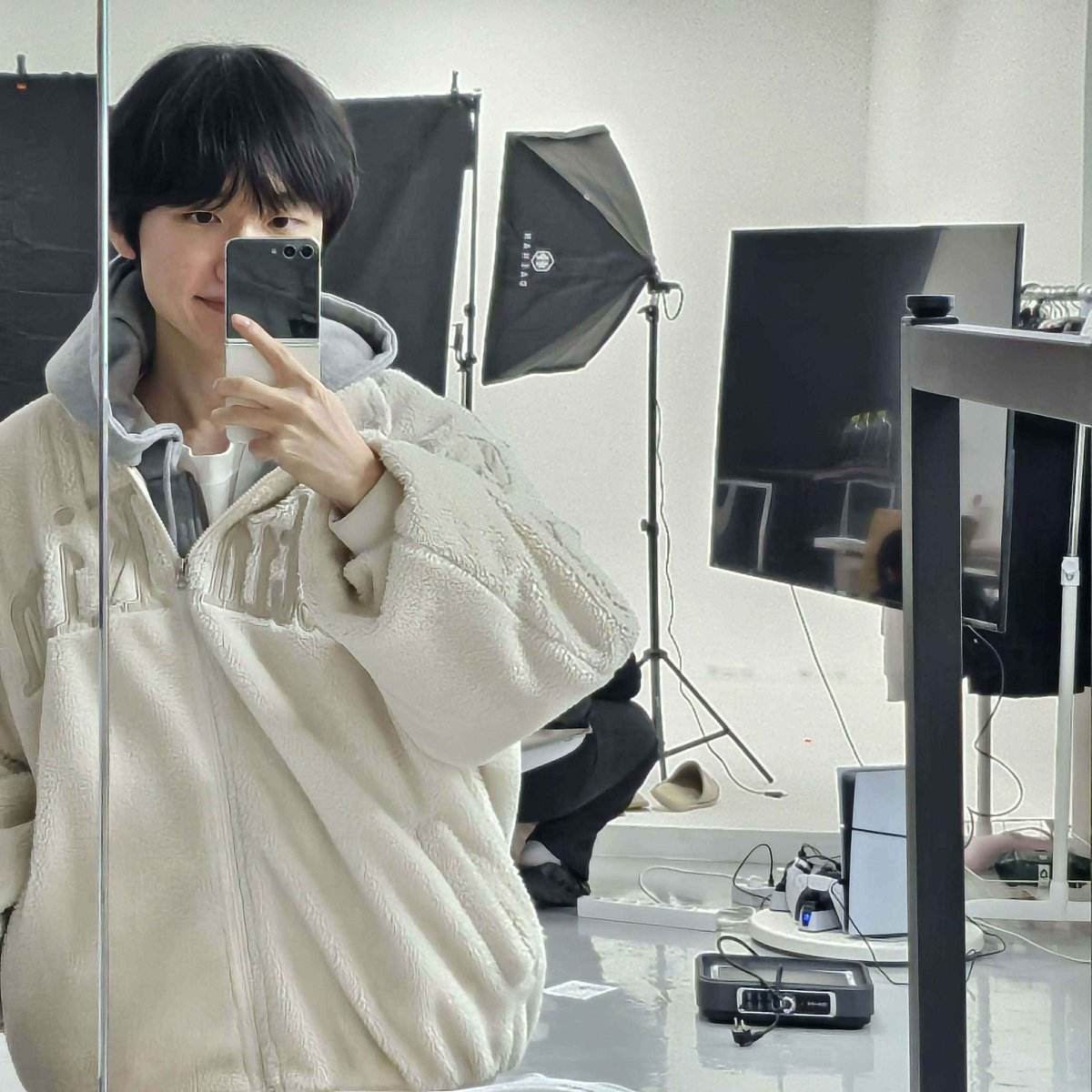 :¨·.·¨:  
 `·. wangho

:¨·.·¨:  
 `·. deserves

｡ﾟﾟ･｡･ﾟﾟ｡
ﾟ。 the universe
    ﾟ･｡･ﾟ
