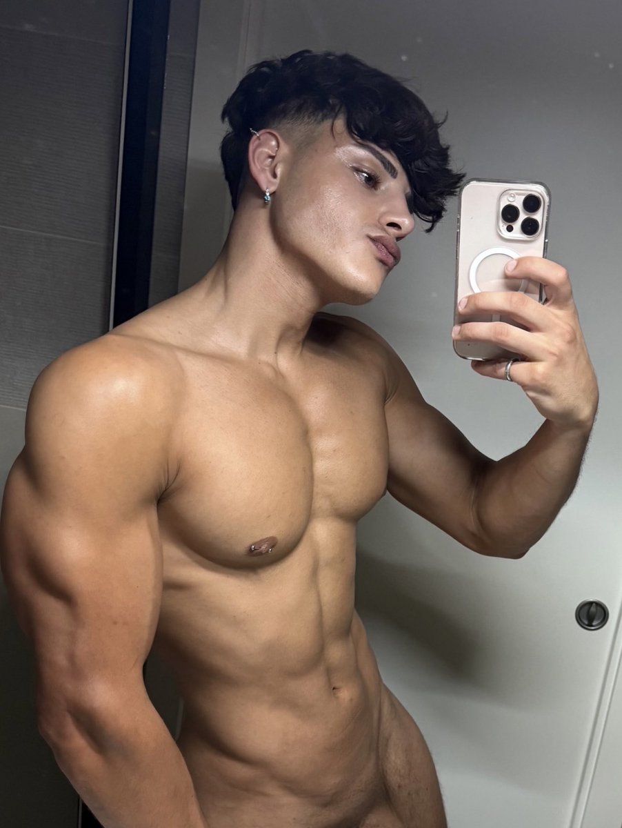 HOT Manuel ๐ฅต๐ฅ tweet media