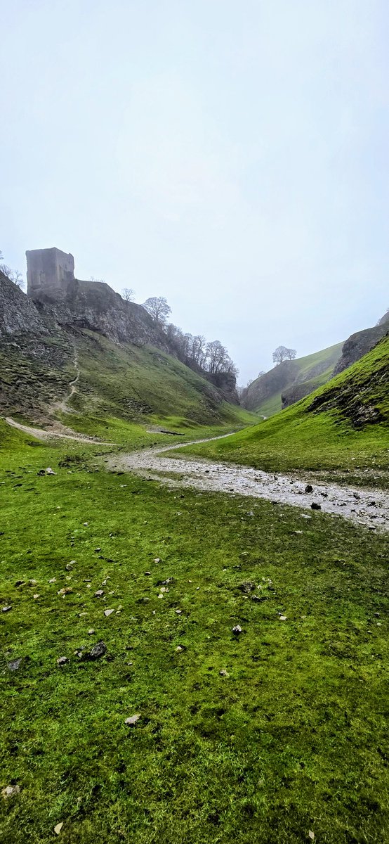 Christo70300025's tweet image. Looking up at #several Castle from cave Dale as the Castle was shut today💚🌲🌳🌱🥾⛰️📸