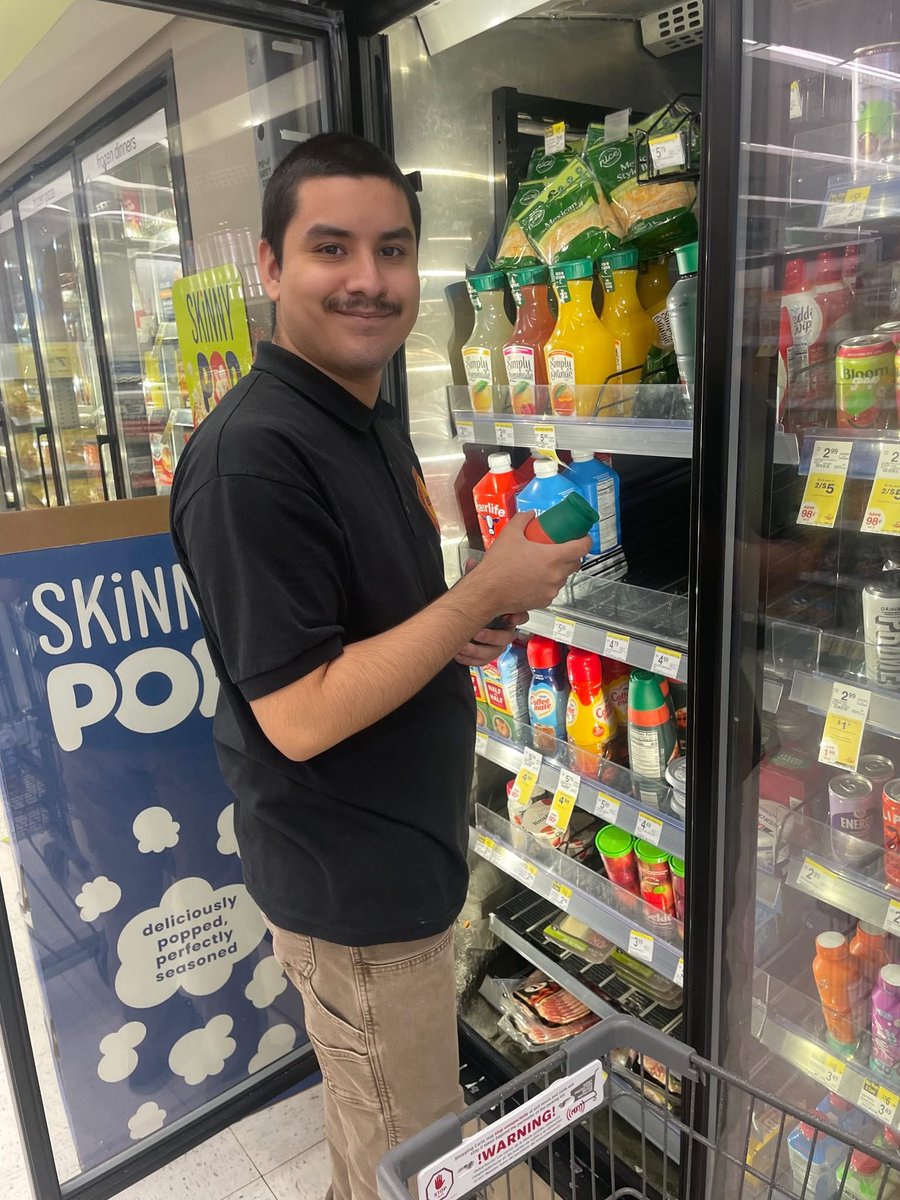 ESCofNJ's tweet photo. FFA students are gaining hands-on experience in retail at Walgreens, focusing on everything from inventory auditing to quality control.

#ESCNJ #FFANJ https://t.co/fyuSZGuYHm