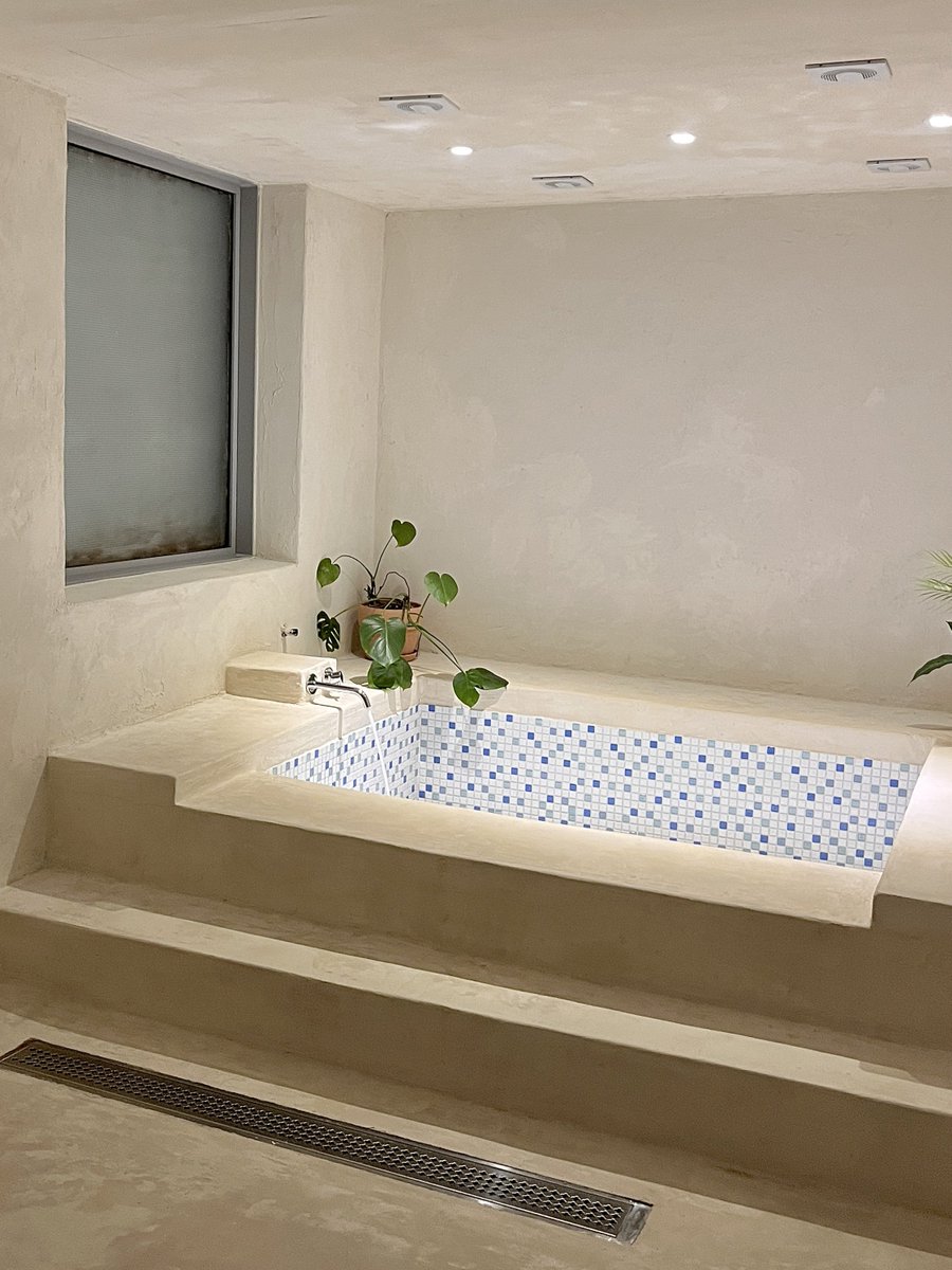 감동적인 숙소 후기....
자쿠지 진짜 압살... 하루종일 돌아다니고 따뜻한 물에 몸 지지니까 여기가 내 천국도야 ♨️ ... 글고 침대가 뭔, 4인분이 있어서요 파티원 모아서 단체여행 숙소로 쓰기도 좋을듯!