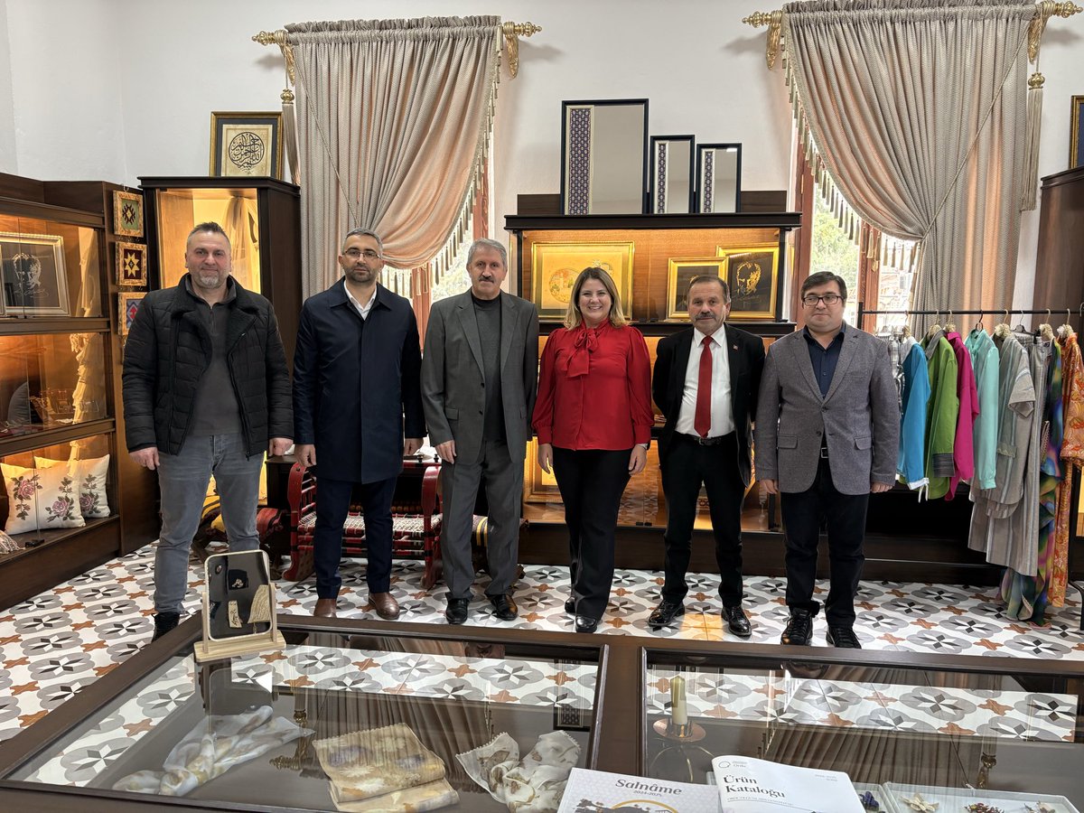 Aybastı Halk Eğitimi Merkezi Müdürü Sayın İsmail Güler ile Kabataş Halk Eğitimi Merkezi Müdürü Sayın Gürsel Yaşar ve beraberlerindeki personel, enstitümüzü ziyaret ederek atölyelerimizde yürütülen çalışmaları yerinde incelemiştir.

Ziyaret kapsamında, geleneksel sanatlarımızın