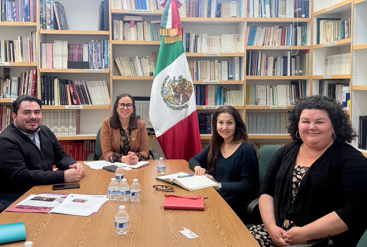 La cónsul titular Patricia Pinzón (<a href="/patriciapinzon/">Patricia Pinzón</a>) recibió en <a href="/ConsulMexAlb/">ConsulMexAlb</a> a Martha A. Estrada, Directora del Programa de Asistencia Universitaria para Estudiantes Migrantes y a Cynthia Bejarano, Investigadora Principal del mismo programa en <a href="/nmsu/">New Mexico State</a>. 

Esta iniciativa impulsa a