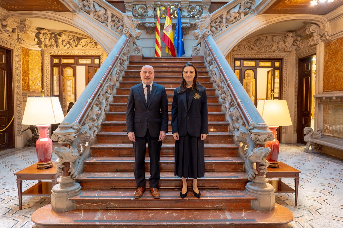carlosprietogo's tweet photo. Romania i Espanya commemoren enguany els 145 anys de l’establiment de les seves relacions diplomàtiques, celebrant més d’un segle d’amistat, cooperació i vincles culturals profunds.

Hem rebut la cònsol general de Romania a Barcelona, @GatejeanuS, que ens ha presentat el programa d’activitats previst per a aquest aniversari.

La comunitat romanesa és la quarta més nombrosa de Catalunya i volem continuar reforçant la col·laboració institucional, els ponts culturals i les oportunitats compartides entre territoris i ciutadania.

Seguim treballant per enfortir les relacions i reconèixer l’aportació de la comunitat romanesa al nostre país.