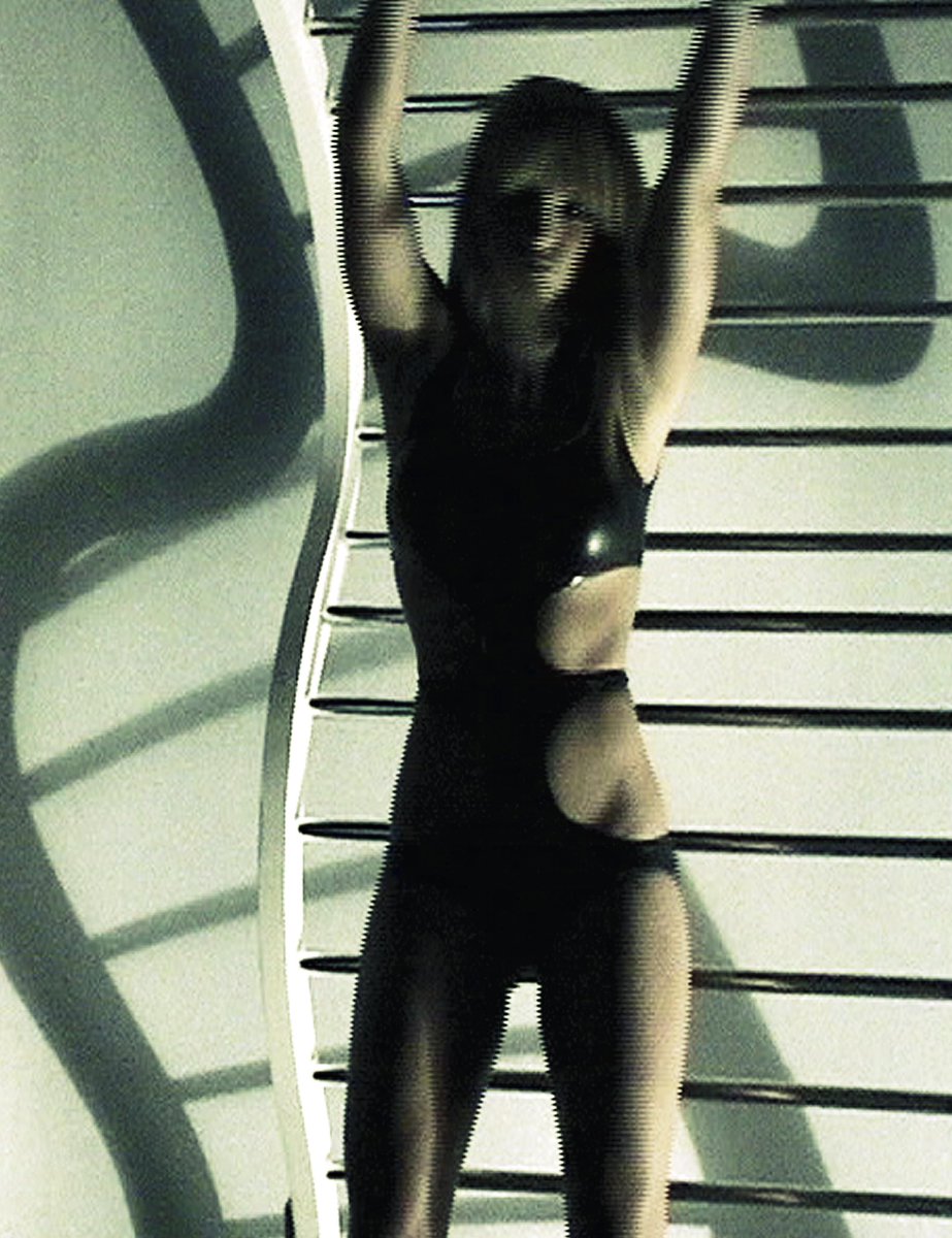 archbritney's tweet photo. agora um lacre https://t.co/npKYgcfqip