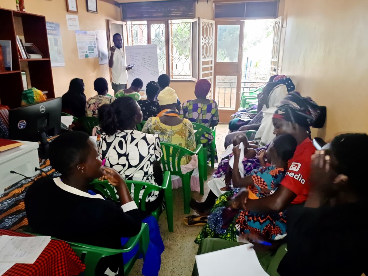 bengocentre's tweet photo. Mixed farming, 
Poultry farming session https://t.co/Z7nnwB8rYB