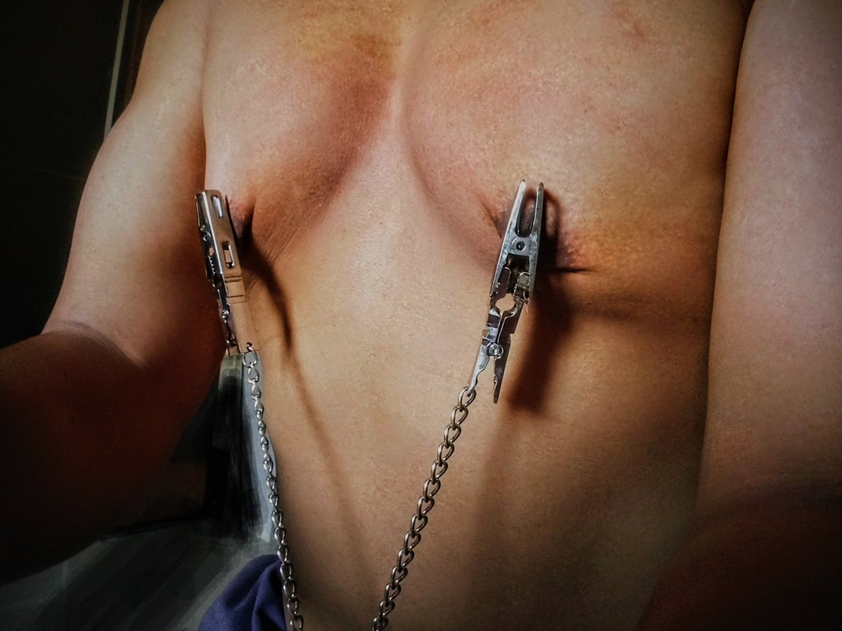bdsmNW's tweet photo. หนีหัวนม 2 ทบ แล้ววิดพื้น​ 50 ครั้ง
ต่อด้วยถ่วงน้ำหนัก​จนกว่าที่หนีบจะหลุด
#ทาสชาย #นครสวรรค์ https://t.co/Nkaw2btwUy