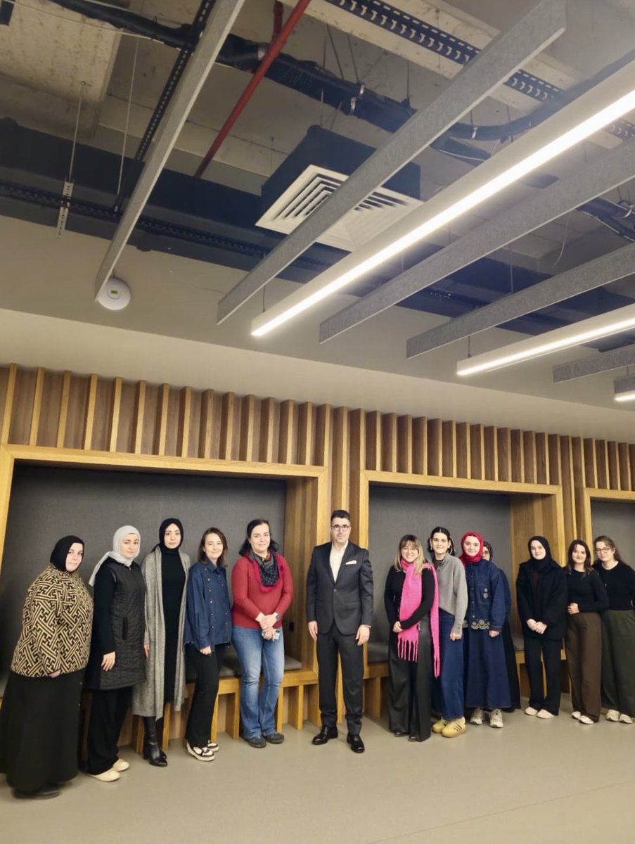 Yönetim Kurulu Başkanımız Ömer Kocakuşak, Türkiye’nin kendi alanındaki ortak çalışmalarımız neticesinde ilk tasarım merkezi olan, Hasan Sözüneri Mimarlık, Mimar ve İç mimarları ile patent eğitimimiz vesilesiyle bir araya geldi.
#bilenpatent #univation