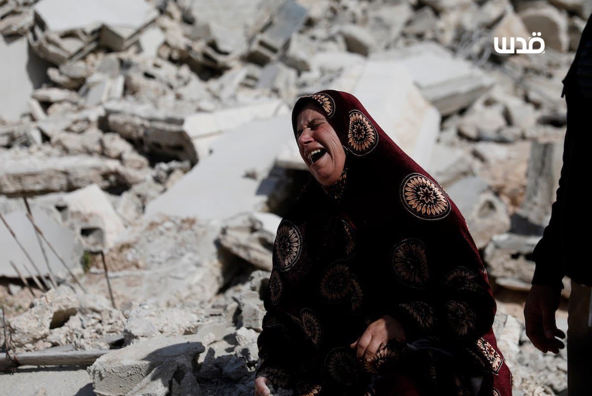 QudsNen's tweet image. A Palestinian family collapses atop the rubble of their home after Israeli forces demolished it in the town of Beit Awa, near Hebron.