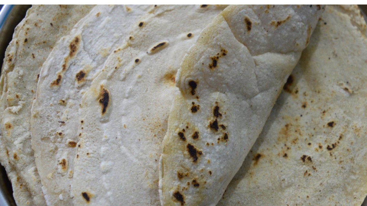 🍛 Healthy, Nutritious, Under $1 — Only in India!

Tell me another country where you can get?!👇🏻
🌾 2 medium-sized Jowar rotis + 🟡 100g of protein-rich dal
= A perfect meal of fibre, protein, and soul satisfaction
= Just ₹30 ($0.36)

No preservatives. No packaging. No corporate