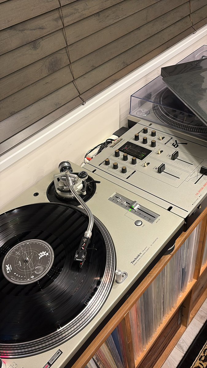 久しぶりに買ったLPはXGのCORE。やっぱいいなー