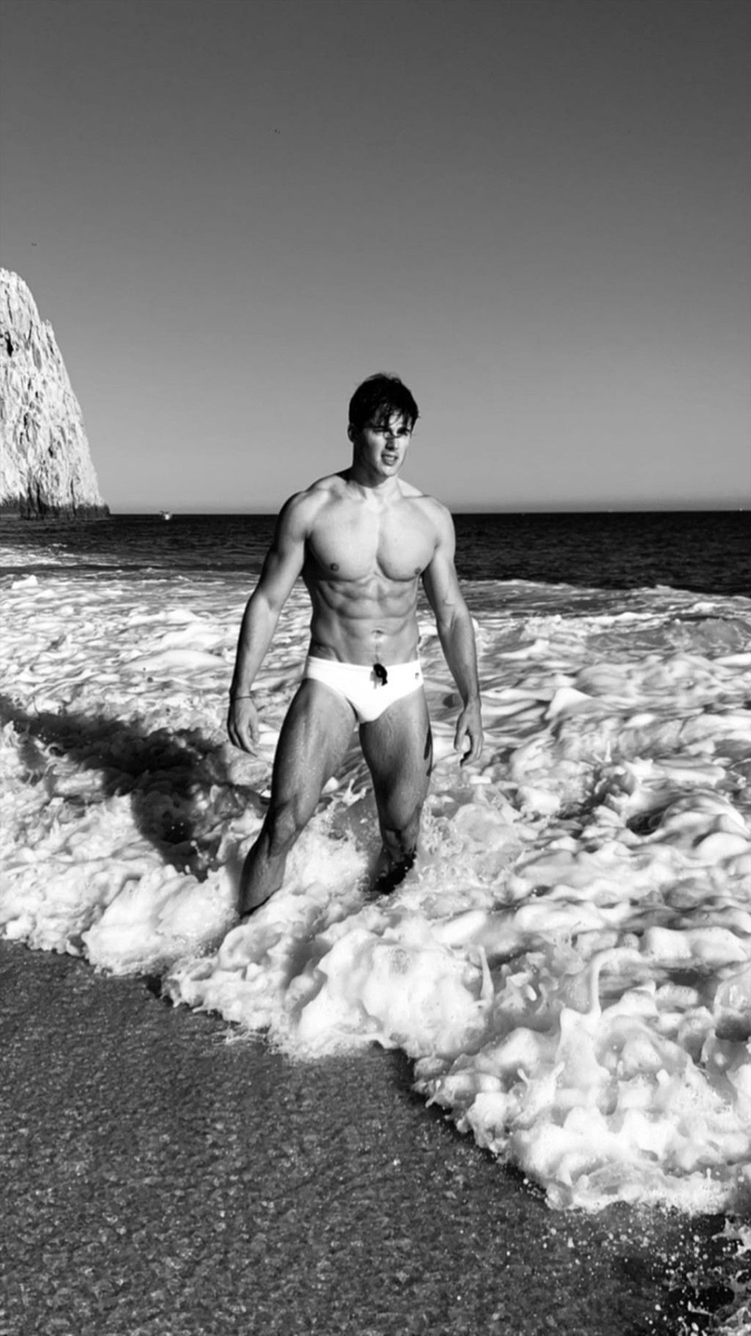 Rustkolnikoff's tweet image. You're (mentally) sick, dude. Nobody wants the Cbum look outside your gymcel copers echo chamber