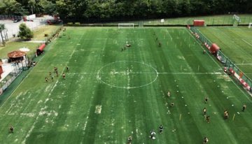 esporteperolas's tweet image. Olha a situação do gramado do CT do São Paulo.

Agora corta para o Lucas reclamando do sintético.