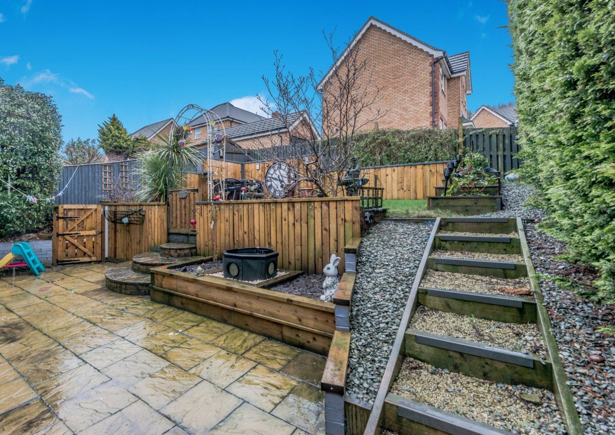 robertwatts_'s tweet photo. Stunning home for sale on an enviable corner plot 🏡 

📍 Whinney Brow, Bradford, BD10 
🛌 Four bedrooms | 🛁 Two bathrooms 

Call or message us on WhatsApp to book a viewing: 01274 614804 

https://t.co/76yn8y06t3 https://t.co/yzeJzrSEuz
