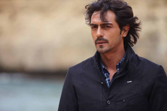 Bij_uji's tweet photo. Akshay Khanna vs Arjun Rampal https://t.co/77pMC4Y7Mu