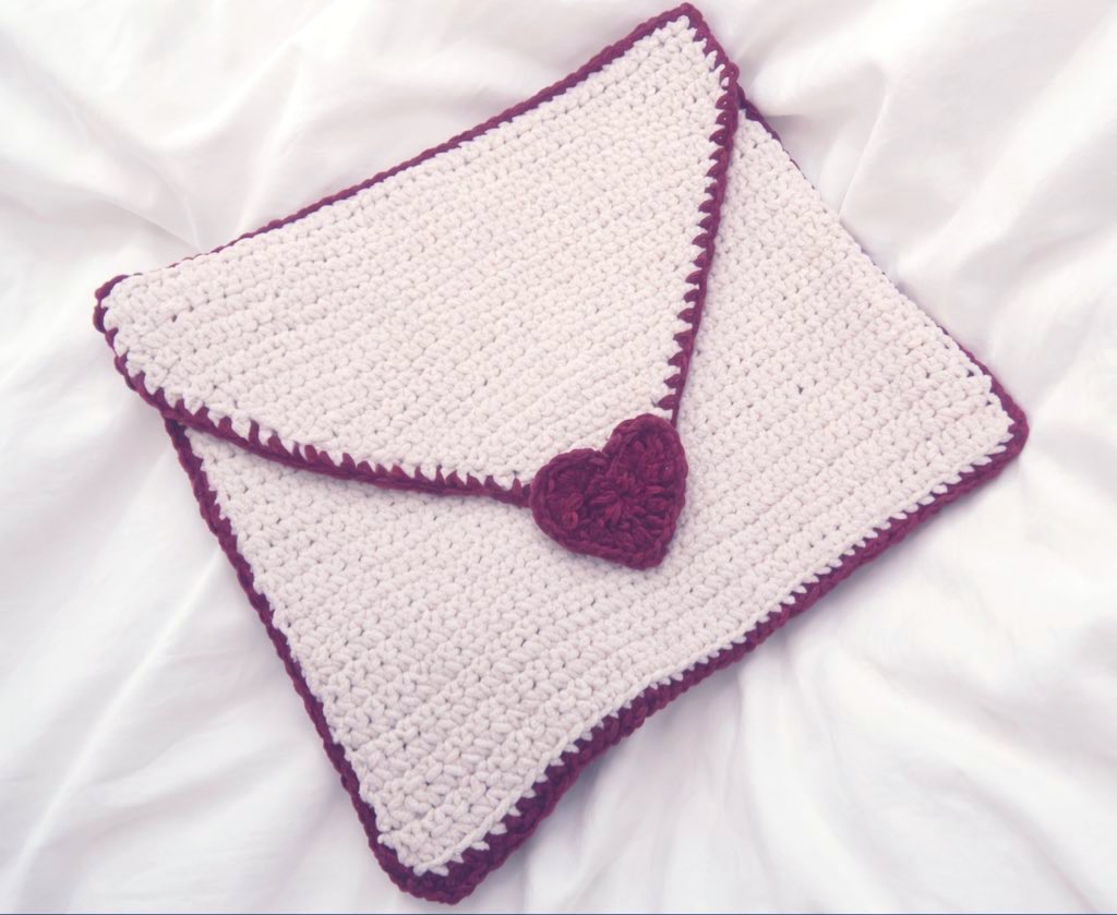 プリンセスモールでpcケース❤️
網目数えないで適当にやったからちょっと不恰好だけど🥹