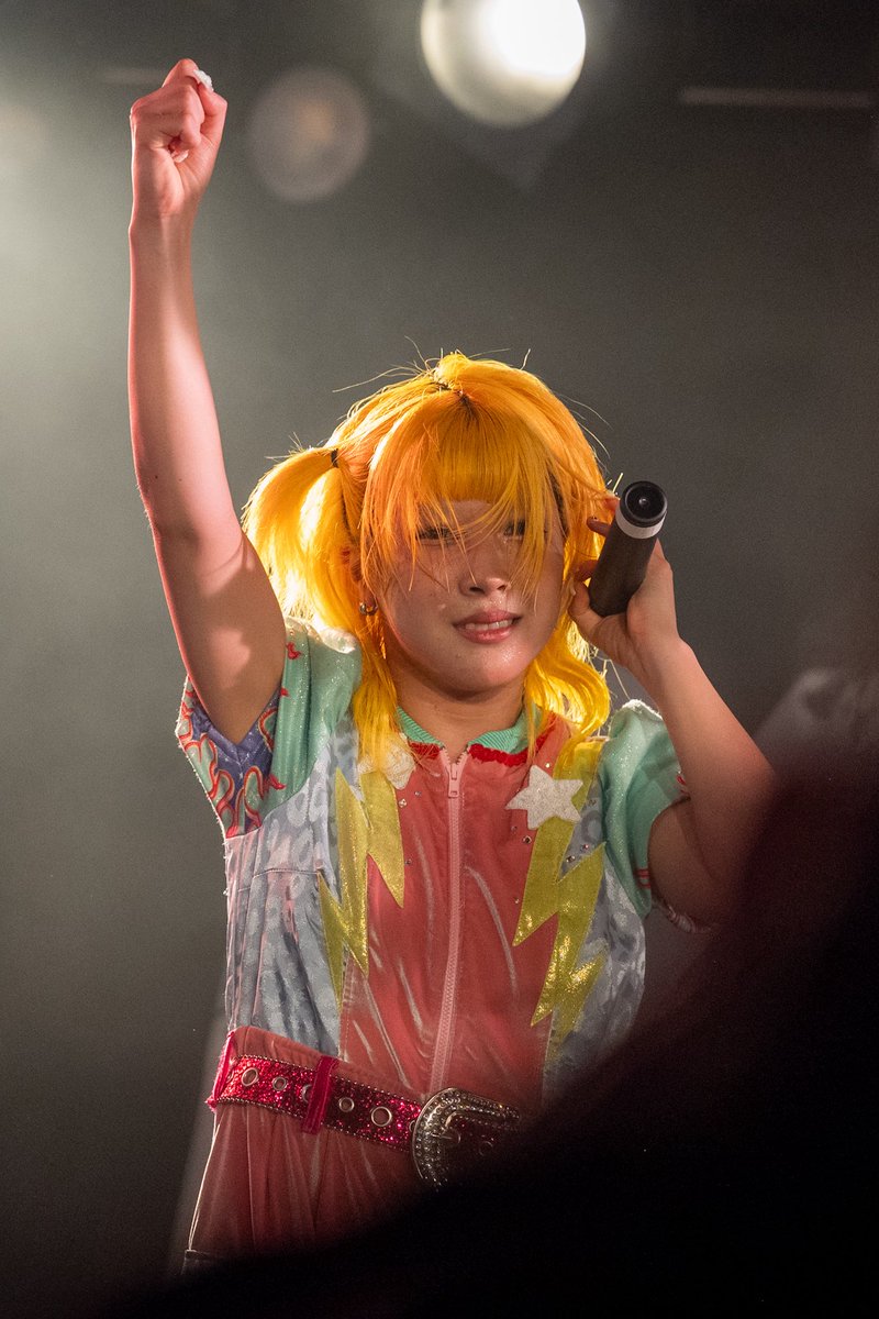 heavyhebisan's tweet image. 20260211 PIGGS”太陽を超えろ！SUPER NOVASH TOUR”at 仙台ROCKATERIA
SU-RING
最後のMCで想いを語ったスーちゃん。
スーちゃんの持つ歌声と爆発力がPIGGSのライブをより楽しいものにしてくれていると思いました
太陽なんて超えちゃってください
#PIGGS 
#SURING 
#SUPERNOVASHTOUR仙台