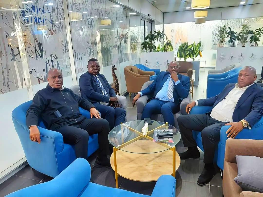 Bon retour à au pays l'homme puissant le leader incontournable.

Après un séjour de travail fructueux aux États-Unis d’Amérique, où il a pris part au prestigieux National Prayer Breakfast, le Président Élu <a href="/MartinFayulu/">Martin Fayulu</a> vient de regagner la capitale congolaise.