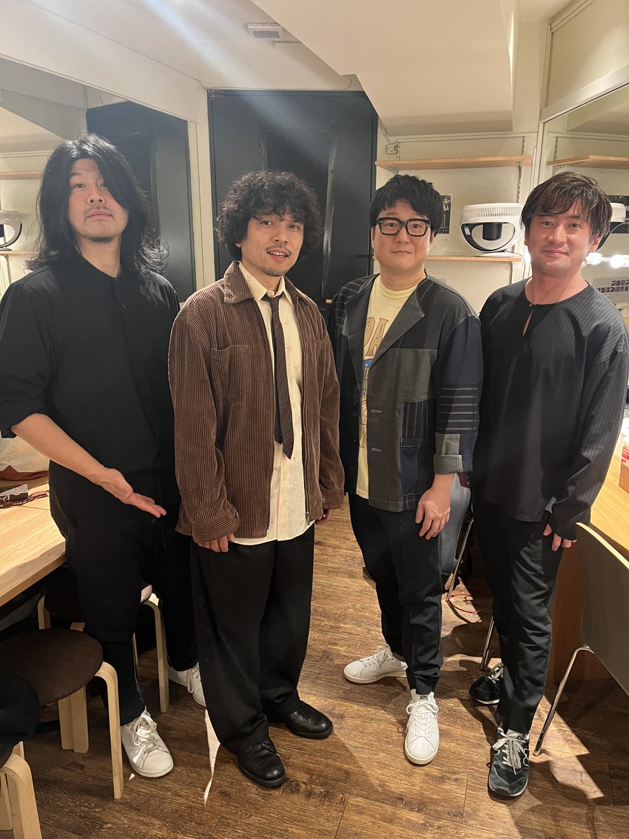 takemotokenichi's tweet image. ⋰
「mellow room ～竹本健一 × 松室政哉～」
2月11日(水祝)公演終了‼️
⋱

#松室政哉 さんありがとうございました✨

発売に先駆けて本日先行販売した
2月18日(水)リリースNew EP「クラシック」予約受付中💿🎶

▶️予約はこちら
amzn.asia/d/c7bVqRB

@takemotokenichi
#竹本健一
#STAFF