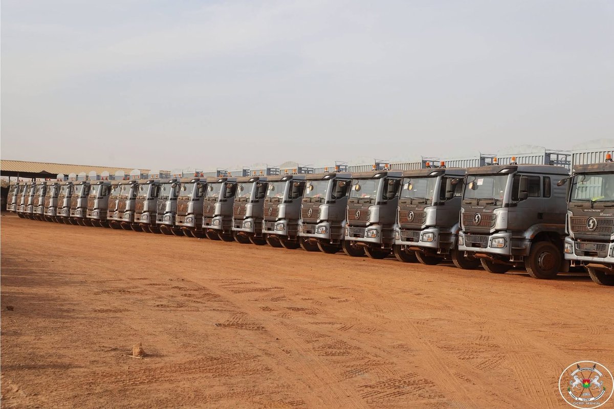 HadejaKeita's tweet photo. RĂ©ponse humanitaire : 64 camions remis au CONASUR pour renforcer les interventions dâurgence. Le Premier ministre Rimtalba Jean Emmanuel OuĂ©draogo a remis 64 camions au #CONASUR. Un investissement dâenviron 5,5 milliards FCFA financĂ© par lâĂtat. https://t.co/ScLBfIpkmT #Lwili https://t.co/4W2HugbjHH