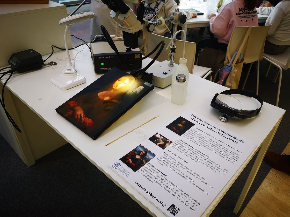 escolaconservac's tweet photo. Hoxe estamos en #InnovArt compartindo a oferta formativa da @escolaconservac. Axudámonos da Gioconda do @museodelprado para dar a coñecer o traballo dos profesionais da conservación restauración 😊. https://t.co/LHMJybhyMu