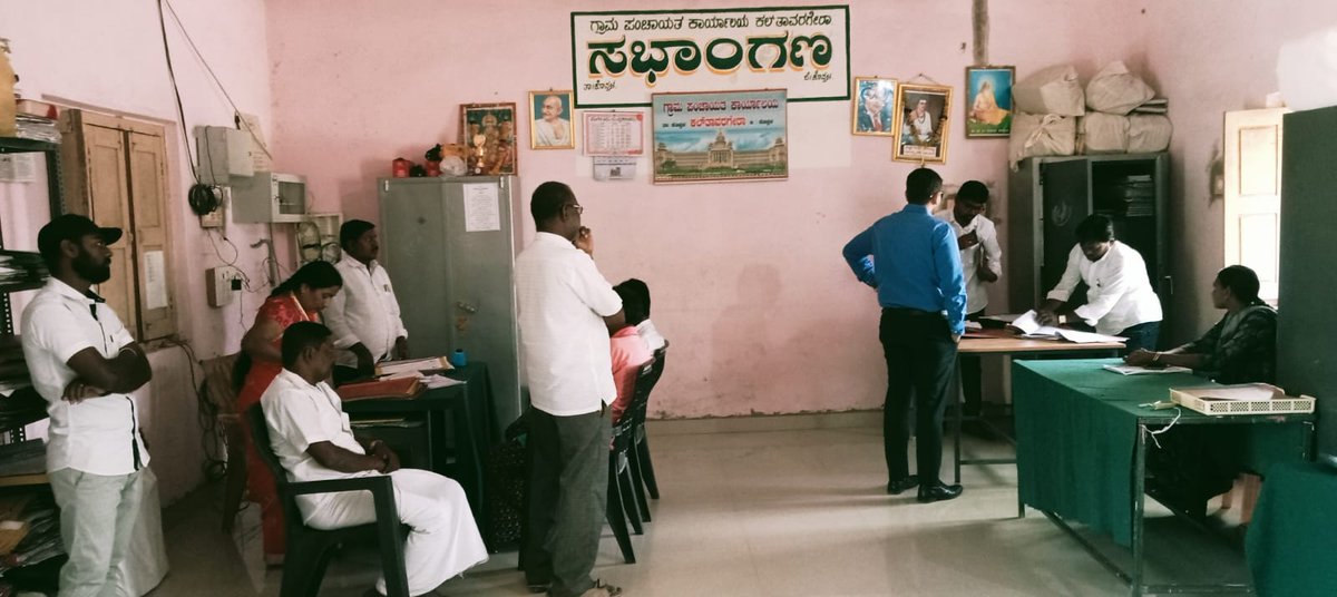 ಕೊಪ್ಪಳ ಜಿ/ ತಾ ಕಲತಾವರಗೇರ ಗ್ರಾಮ ಪಂಚಾಯತಿಗೆ 
 ಶ್ರೀ ವರ್ಣಿತ್ ನೇಗಿ ಮುಖ್ಯ ಕಾರ್ಯನಿರ್ವಾಹಕ ಅಧಿಕಾರಿಗಳು ಜಿ.ಪಂ.ಕೊಪ್ಪಳರವರು ಭೇಟಿ ನೀಡಿ ಕರ ವಸೂಲಿ/ SBM ಕಾಮಗಾರಿಗಳ ಕುರಿತು ಪರಿಶೀಲಿಸಿದರು.

#ಜಿಲ್ಲಾಪಂಚಾಯತ್ ಕೊಪ್ಪಳ