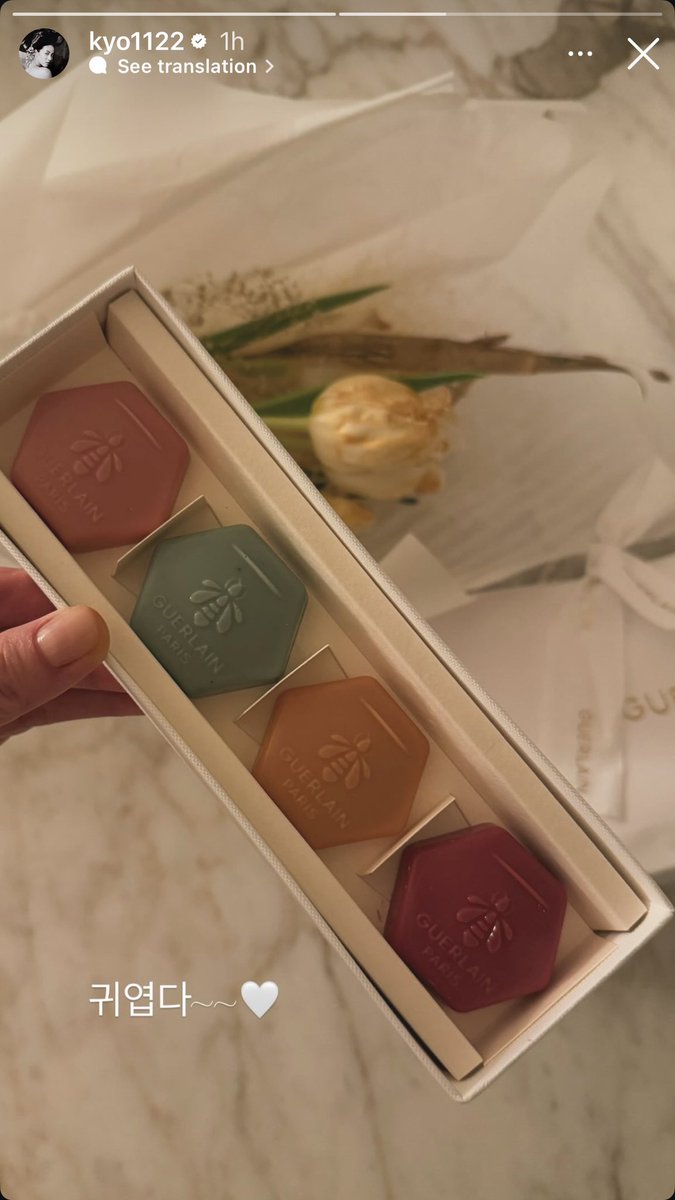 songhyekyo_THA's tweet image. #SongHyeKyo IG story update : kyo1122

[11022026]

🎈from #michaachannel

💐🍫 from #guerlain as valentine’s gift

#songhyekyo #송혜교 #ซงฮเยคโย