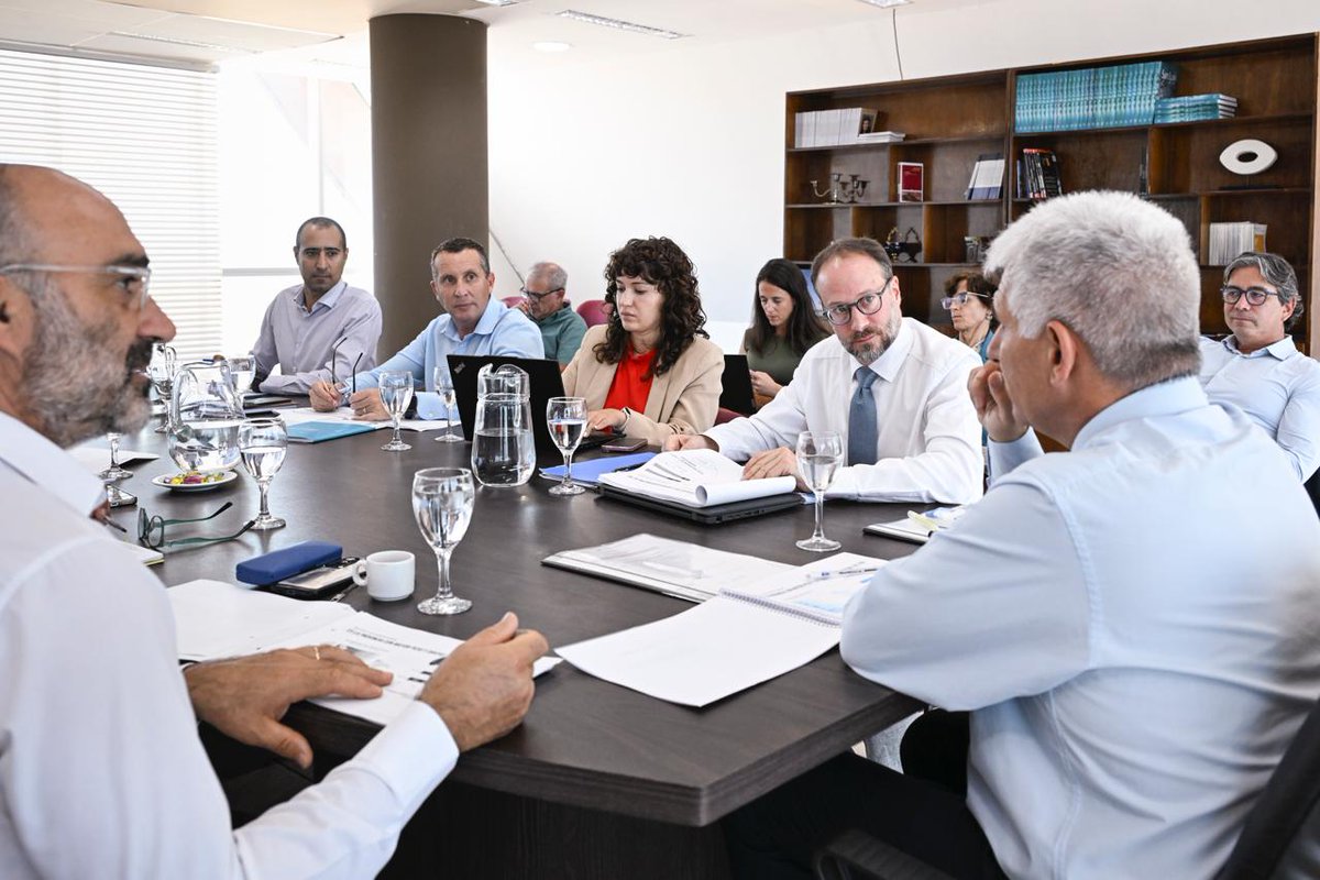 El Gobernador encabezó una reunión de trabajo con autoridades de la CEPAL y representantes del CFI, en la que le presentaron los avances del Plan de Desarrollo Productivo de San Luis, una herramienta estratégica orientada a fortalecer el crecimiento económico de la provincia.