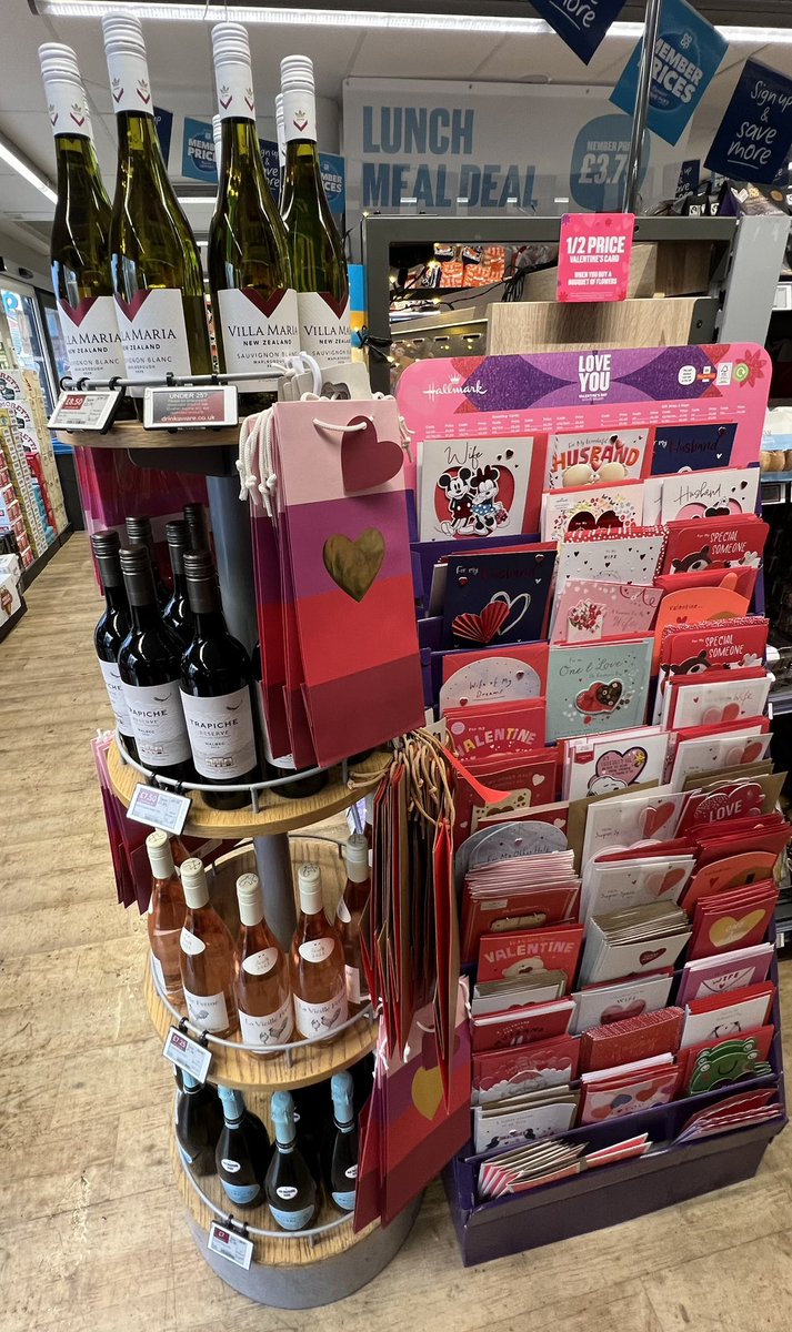 L5Nicholls's tweet photo. The perfect deal for Valentine’s Day! @coopuk members can get 1 main, 2 sides &amp; a bottle of wine for £10. Now available at Westminster Park - Chester💘 🍷 🌹 
@degsy666 @ianhall_92588 https://t.co/msGIuYEpsW