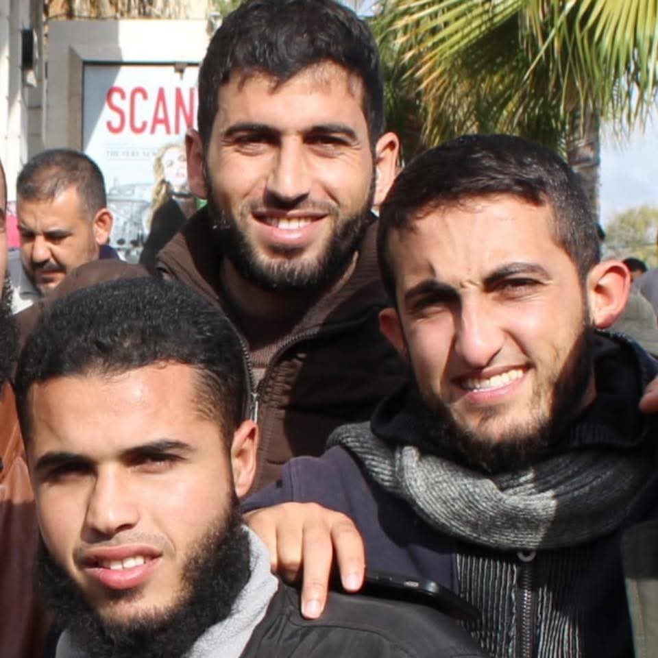 faresxol's tweet photo. ثلاثة من زمن الصحابة
بدون مبالغة و لا تضخيم في الوصف
من عرفهم عرف معنى الكلام، تعرفهم كل مدينتنا
الشهداء العظام، صناع المجد
الشهيد محمد زكي حمد
الشهيد مهيار ناصر
والشهيد أحمد سويلم
ابناء بيت حانون
صنعوا العجاب و لو عندنا منهم ثلة آخرين لنصرنا بجبروتهم https://t.co/425h9gONqN