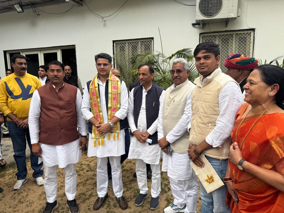 RahulaJhalatala's tweet photo. आज लोकप्रिय जननायक श्री सचिन पायलट साहब से मुलाकात का अवसर मिला।
पूर्व मंत्री आदरणीय श्री भजनलाल जाटव जी की उपस्थिति ने इस मुलाकात को और भी खास बना दिया।
जनसेवा, विकास और सकारात्मक राजनीति की प्रेरक झलक। 
@SachinPilot @bhajanlaljatav https://t.co/qzGGUUQO7g
