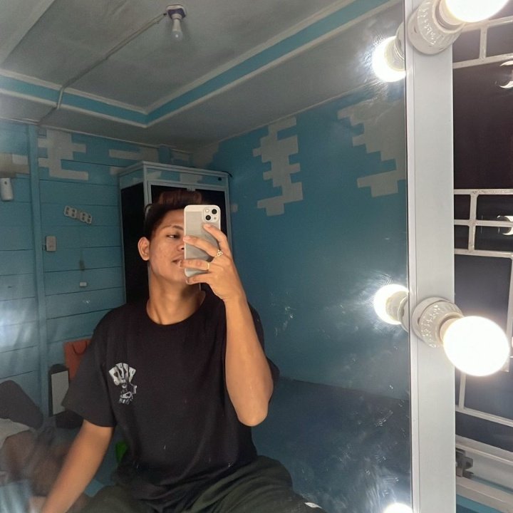 Tara Lubis tweet media