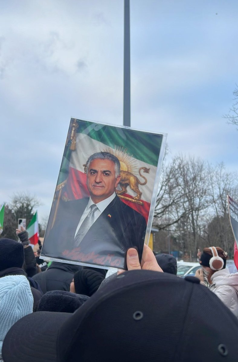 بچه ها ۹۹ درصد فالوور های من پادشاهی خواه هستند. خواهش میکنم همدیگرو فالو کنید❤️🇮🇷  فقط ۳ روزه دیگه مونده تا مونیخ، توی این سه روز هر اتفاقی ممکنه بیوفته باید صداهامون یکی باشه.
اگه ریت میکنی دوست خوب منی❤️👑

#IranRevolution2026
#KingRezaPahlavi
#IranMassacre