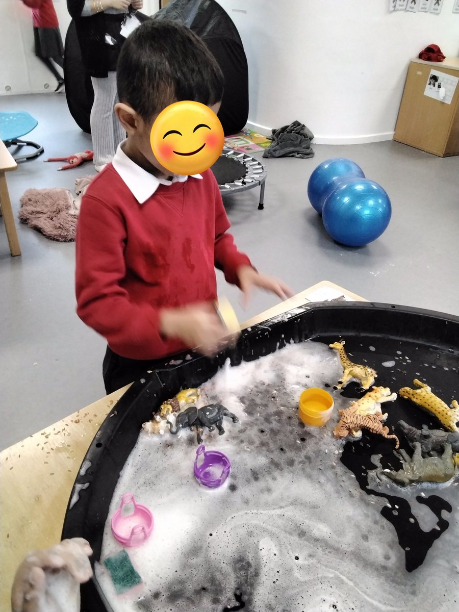 LeighPrimary's tweet image. The children in the Nest had so much fun washing the Zoo animals this morning. We explored the warm soapy and bubbly water.
#Nest #sensoryplay #waterplay #washinganimals #clean #lifelonglearners